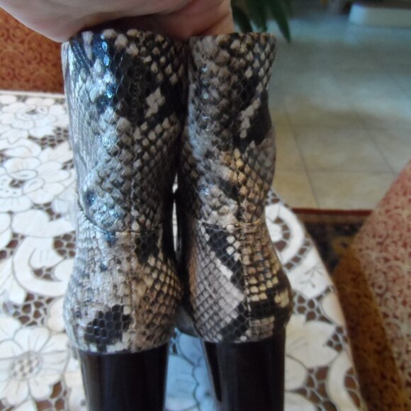 Tory Burch Python Print Ankle Heeled Boots Size 8.5M - Picture 10 of 16